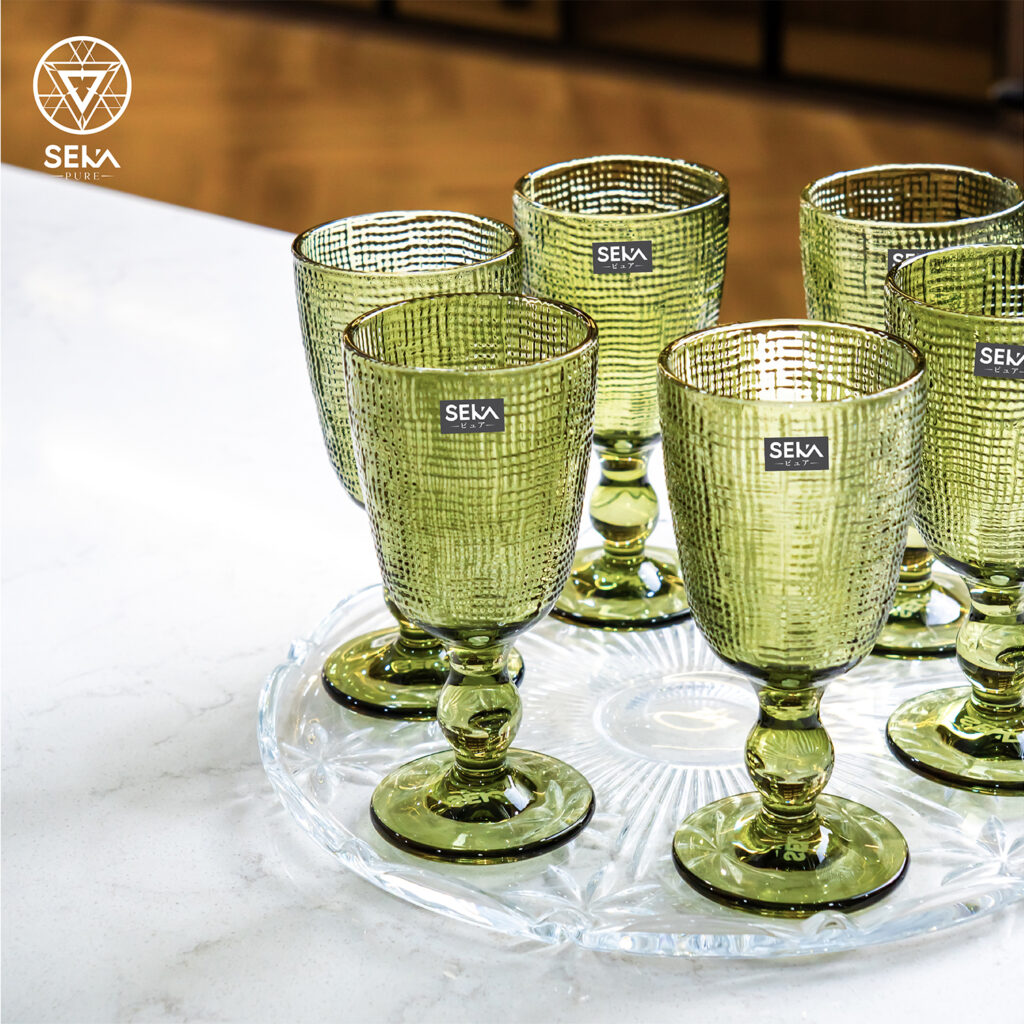 Chất liệu thủy tinh soda-lime cao cấp, trong suốt và dày dặn